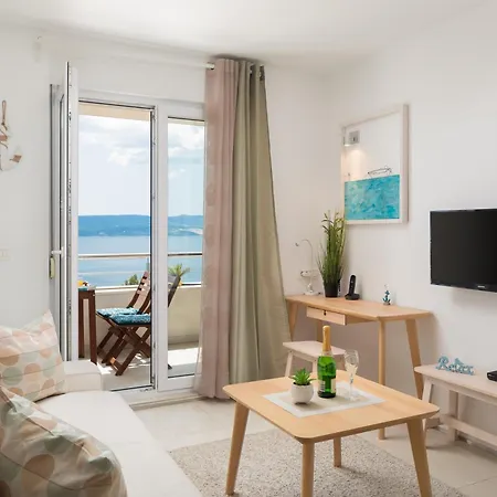 Jolara With Heated Pool Apartment *