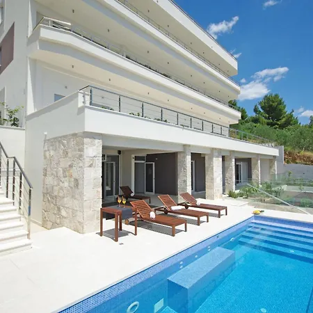 Jolara With Heated Pool Apartment *